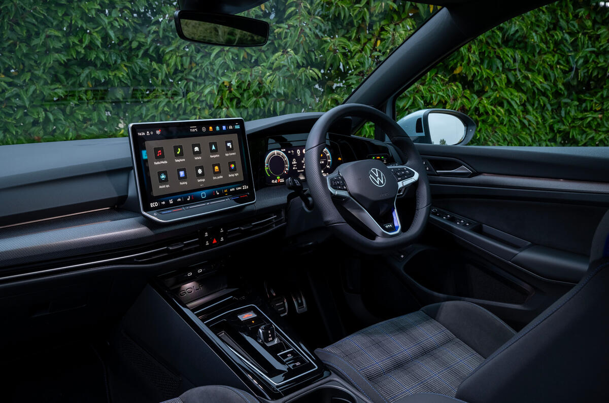Volkswagen Golf GTE Critique de l'intérieur latéral
