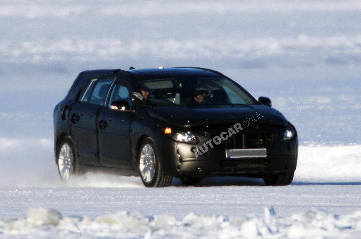 Volvo V60: first pics