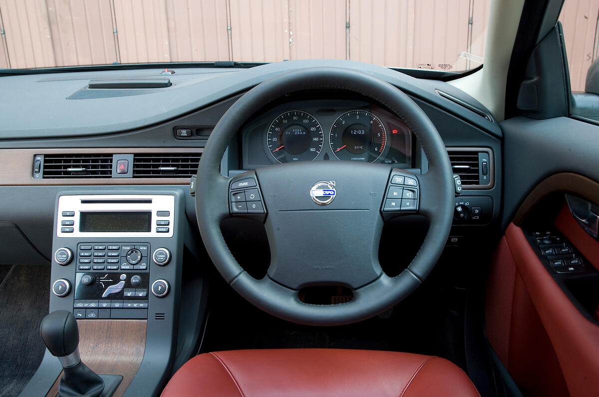 Volvo V70 2007-2016 interior | Autocar Volvo V70 2007-2016 interior | Autocar