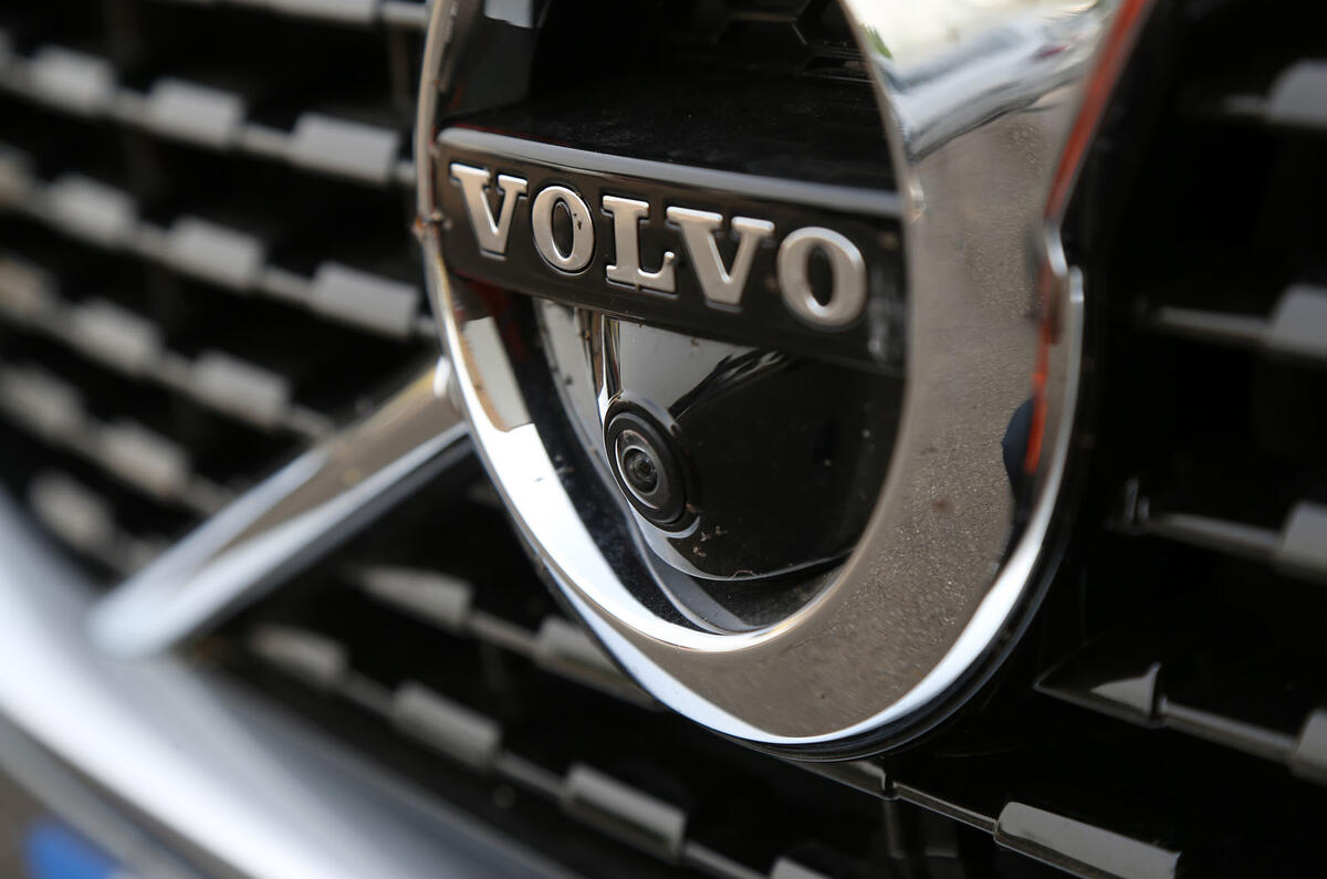 Volvo XC60 front badge
