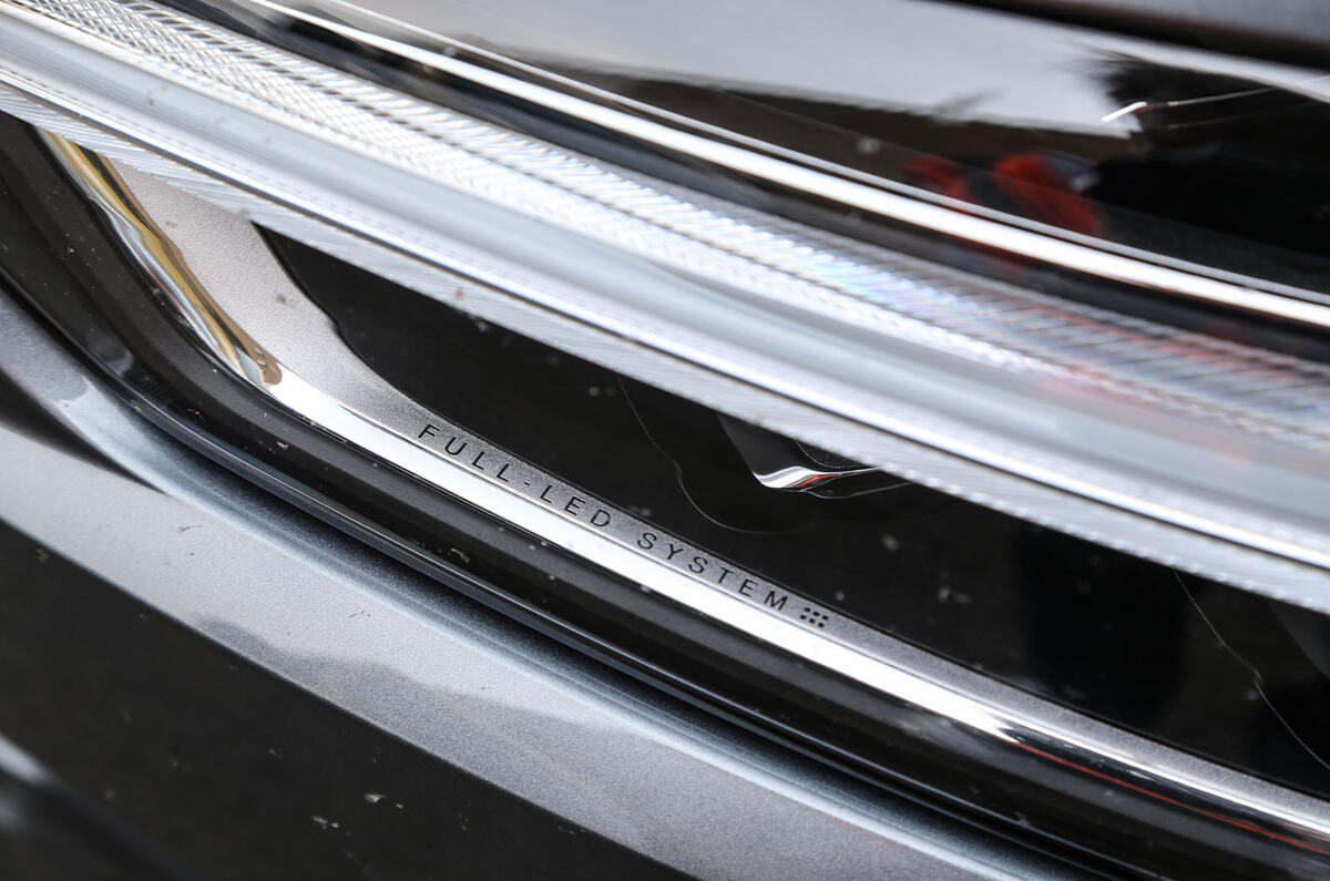 Volvo XC60 LED headlights