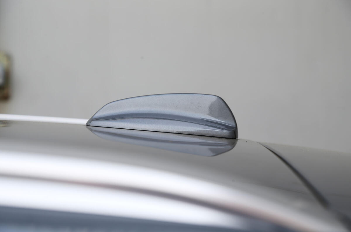 Volvo XC60 sharkfin aerial