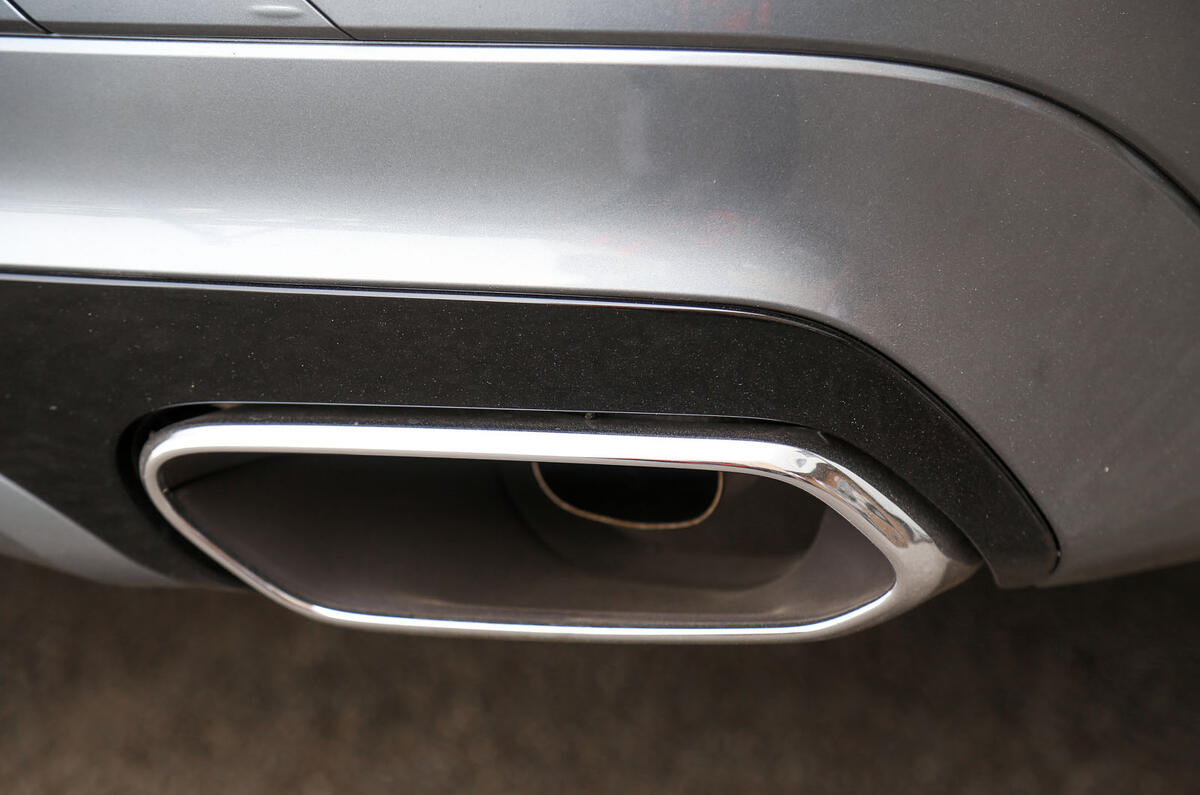 Volvo XC60 rear dual exhaust