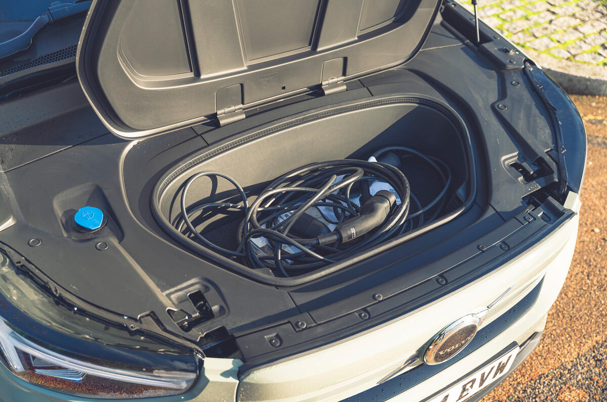 Volvo EX40 Review 2025, Price & Specs | Autocar