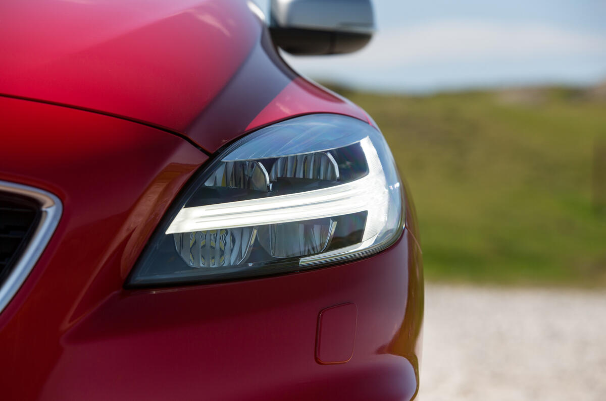 Volvo V40 LED headlights
