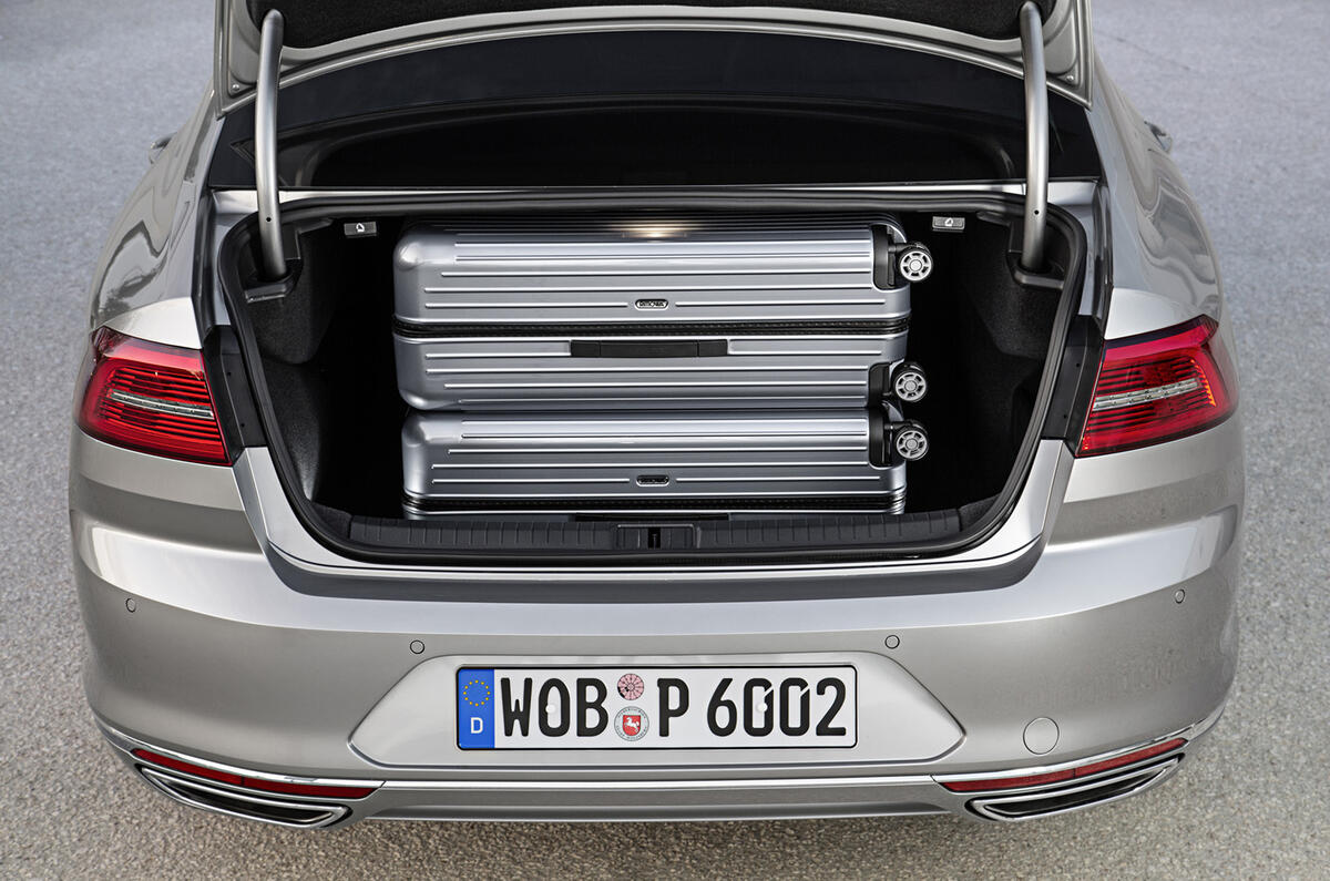 VW Passat 2.0 BiTDi GT 4Motion boot space