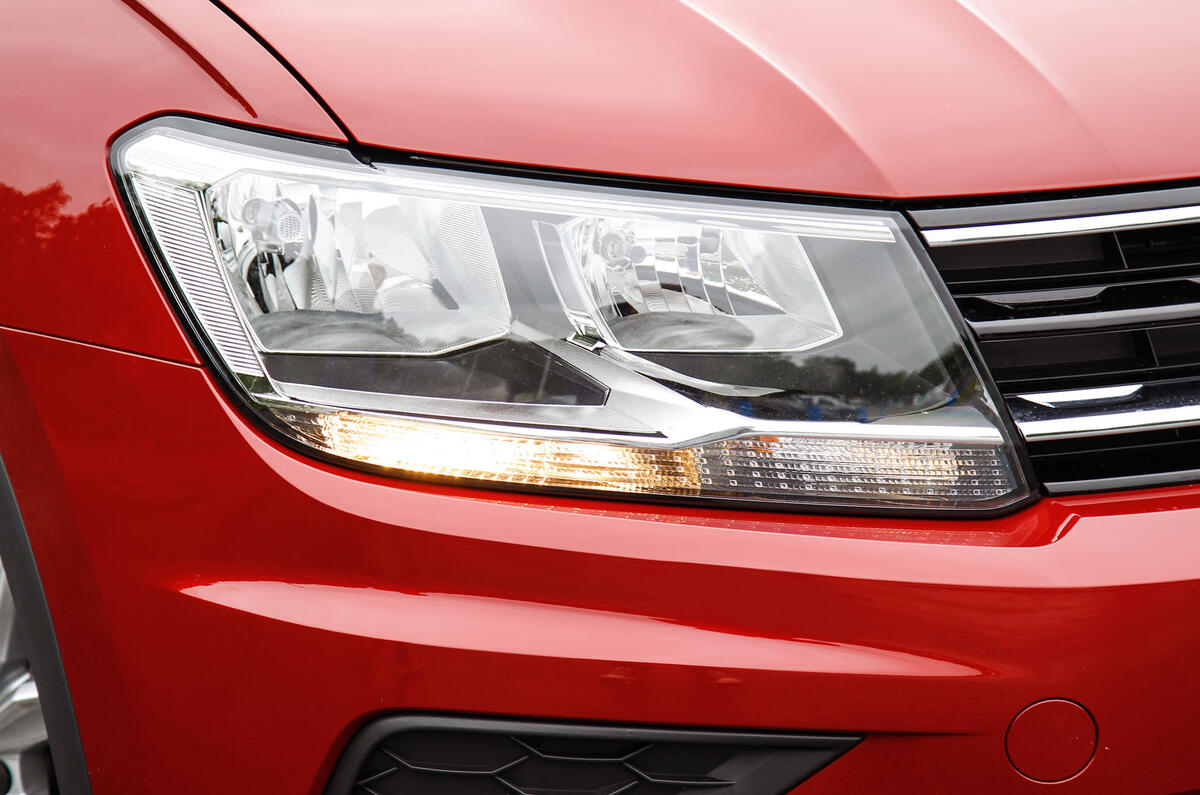 Volkswagen Tiguan halogen headlights