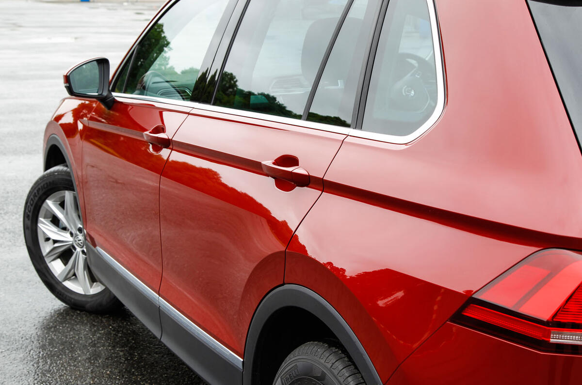 Volkswagen Tiguan side profile