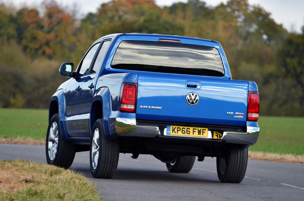 Volkswagen Amarok rear cornering