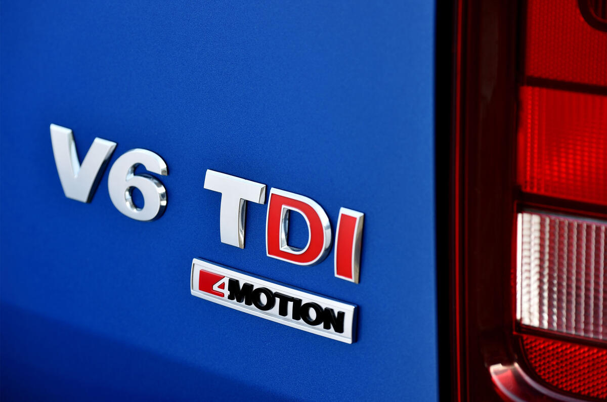 Volkswagen Amarok V6 badging