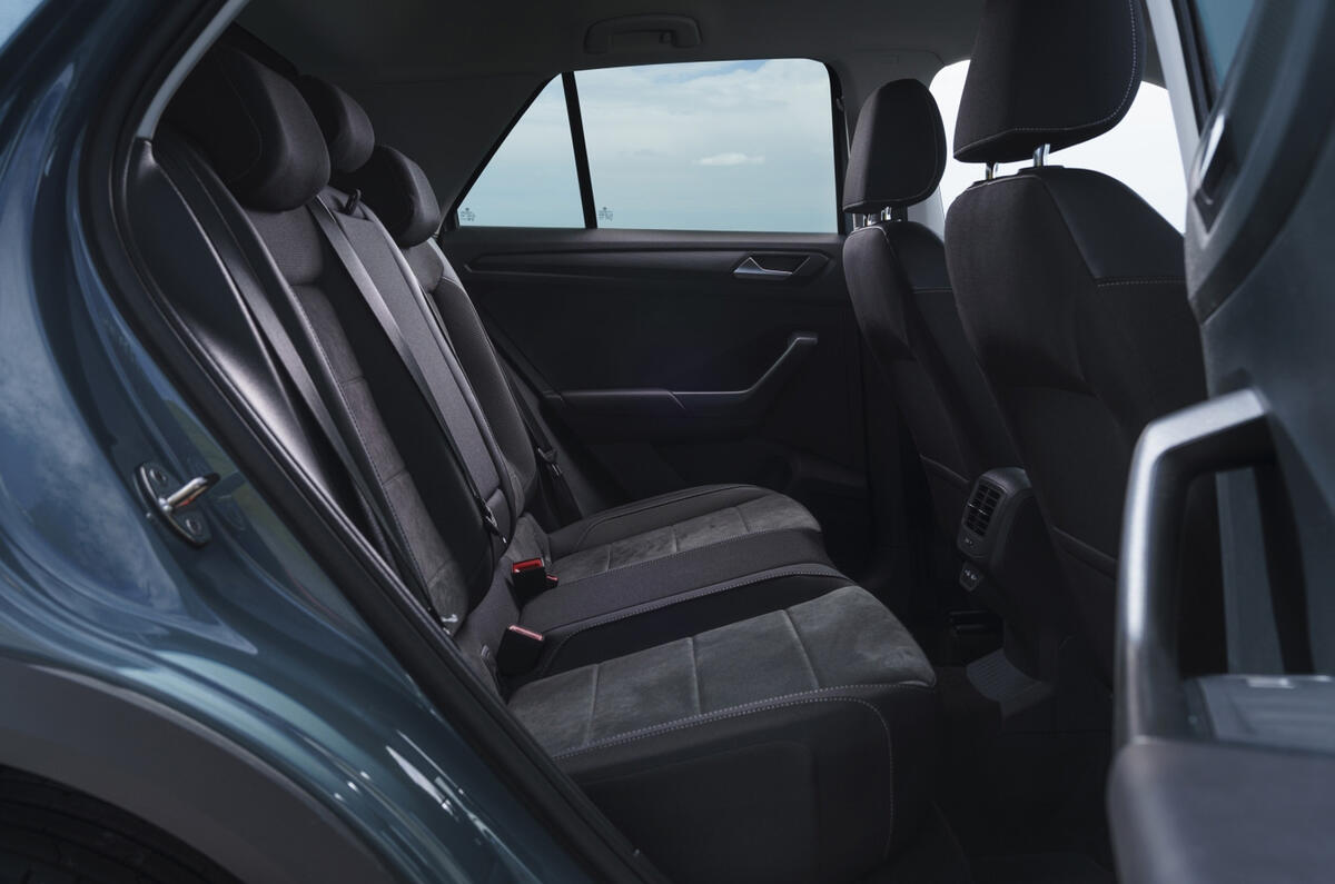 Housses De Sièges Universelles Pour Volkswagen T-ROC (2017-...) - Marque MOSSA, Couleur Jaune, Polyester - Neuf