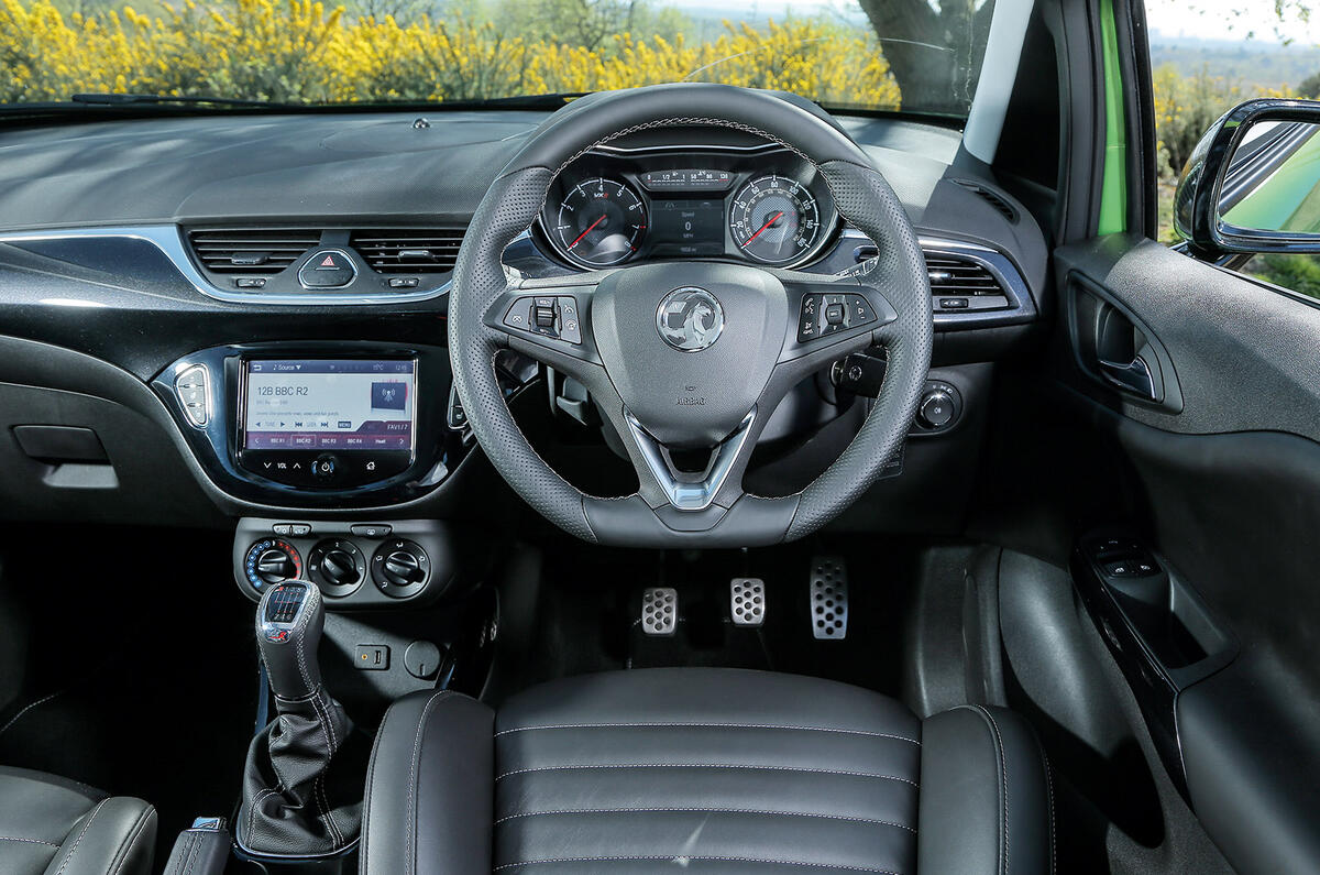 corsa 2015 interior