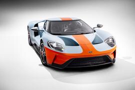 ford_gt_heritage_edition_model_celebrate