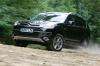 All-wheel drive can be engaged when on the move by simply rotating a button by the gearlever Citroën C-Crosser SUV