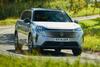 Peugeot 5008 hybride : trois quarts d'avance à l'avant Peugeot 5008 hybride trois quarts avant