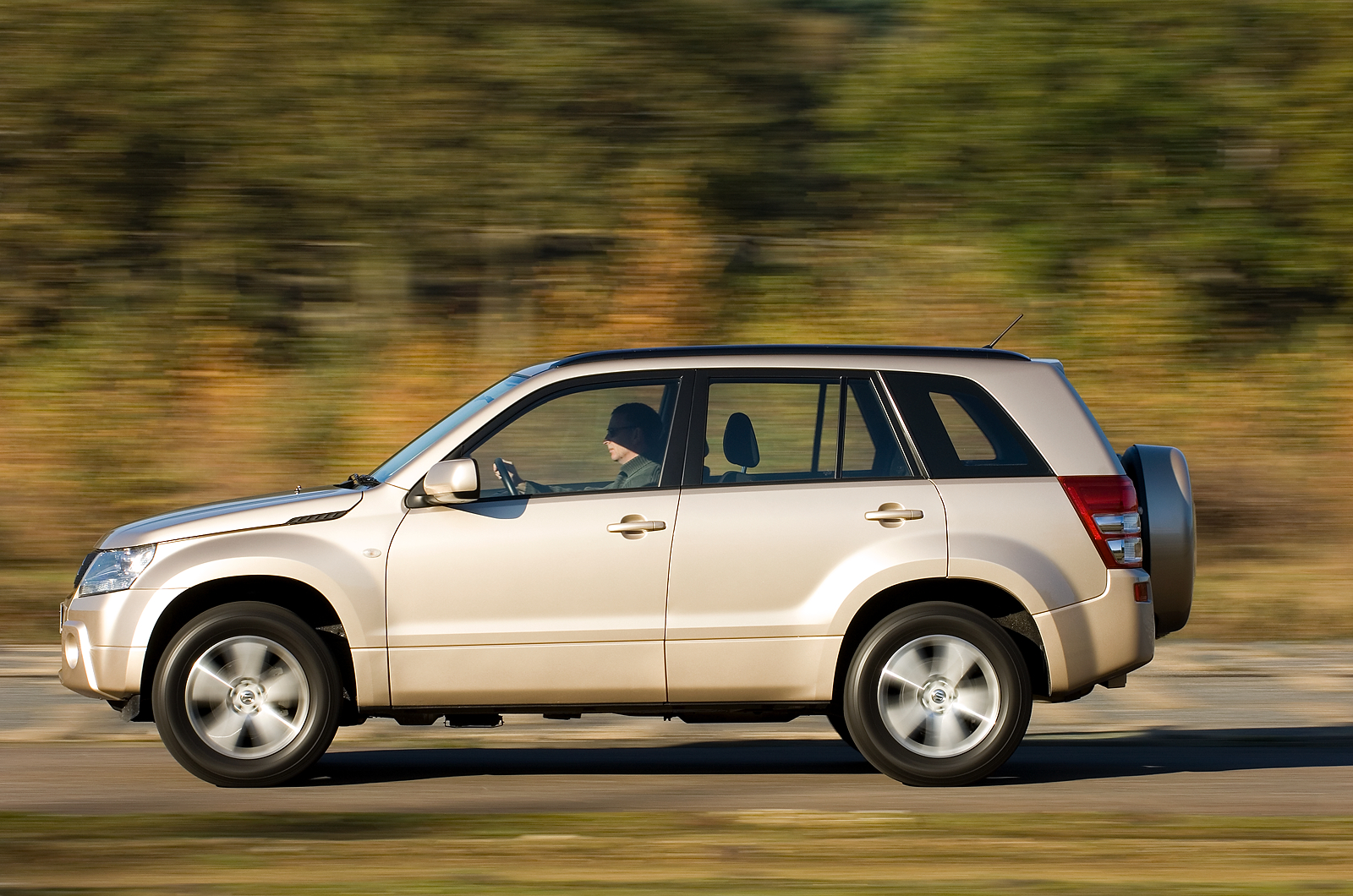 Suzuki Grand Vitara side profile