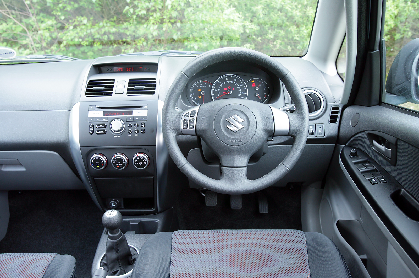 Suzuki SX4 2006-2014 interior |