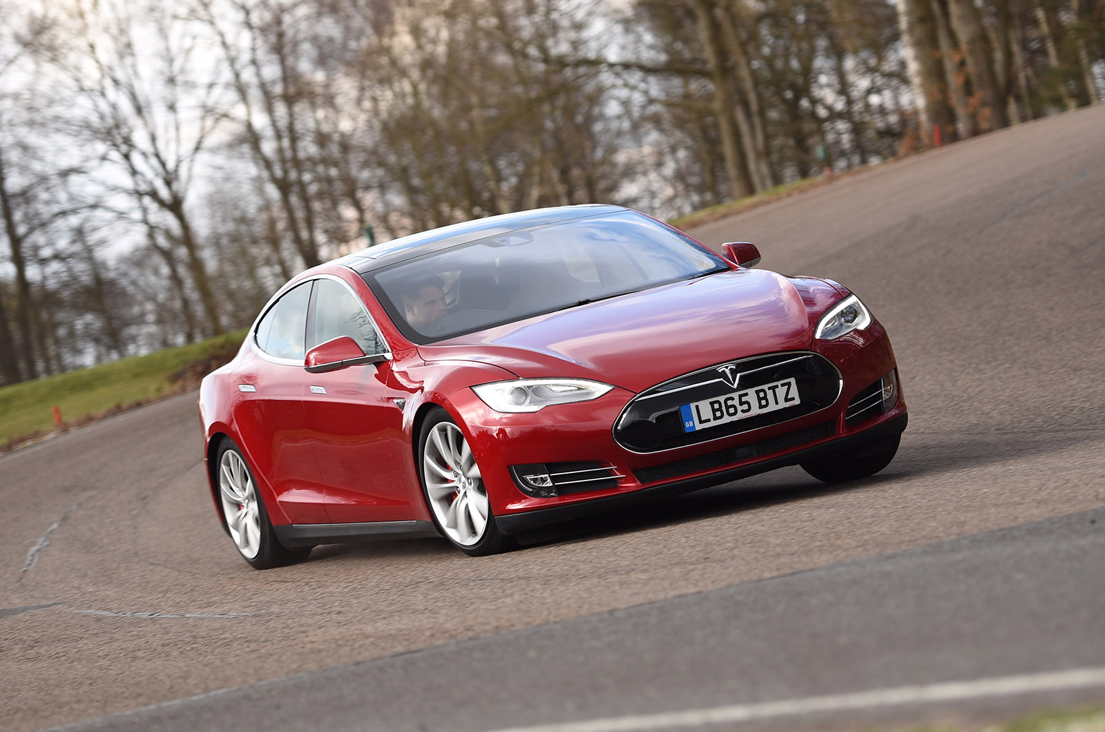 Tesla Model S P90D cornering