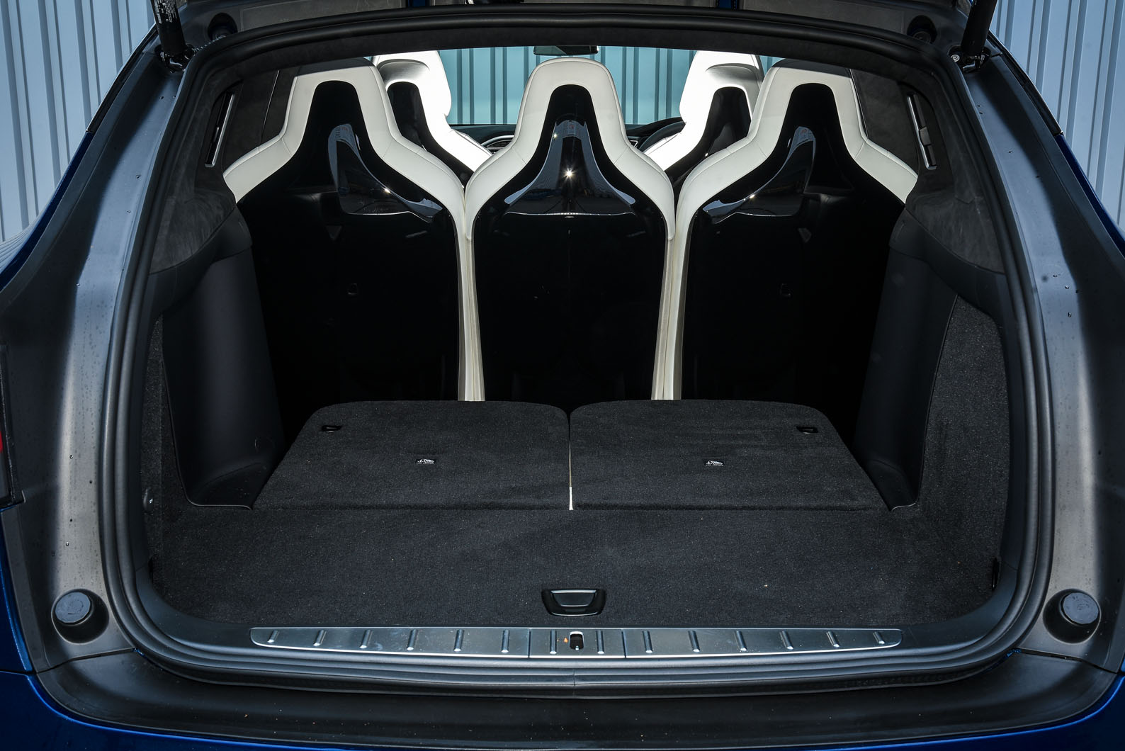 Tesla model x cheap interior cubic feet