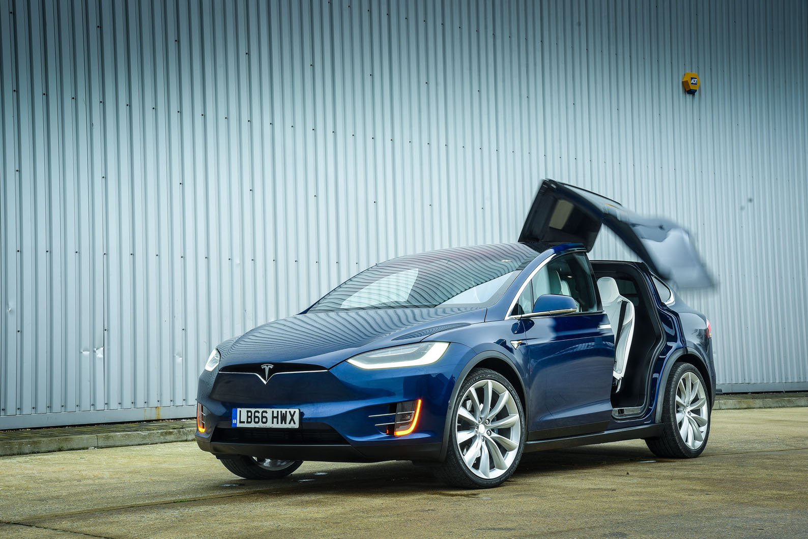 Tesla Model X Falcon doors