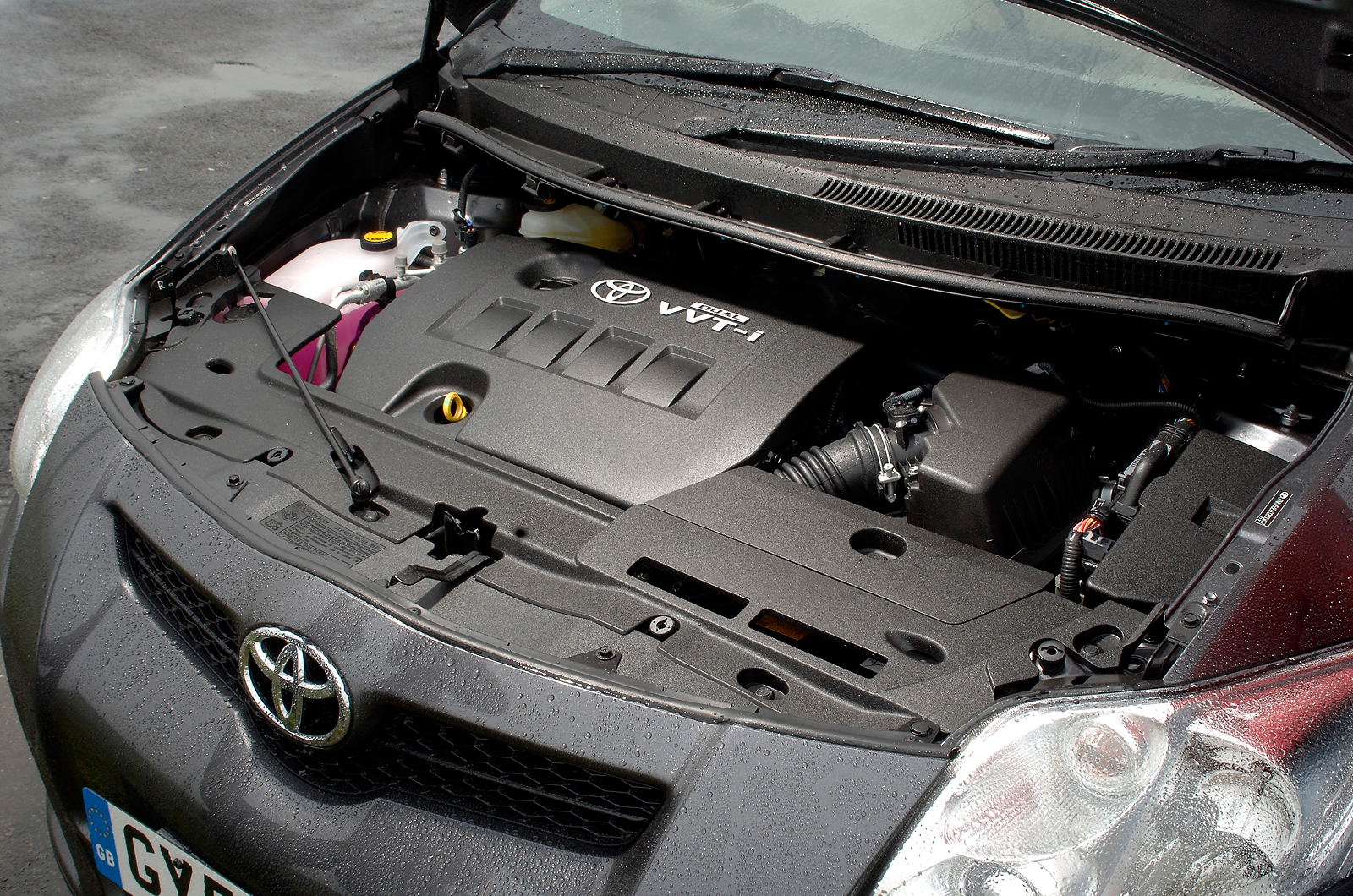 Toyota Auris engine bay