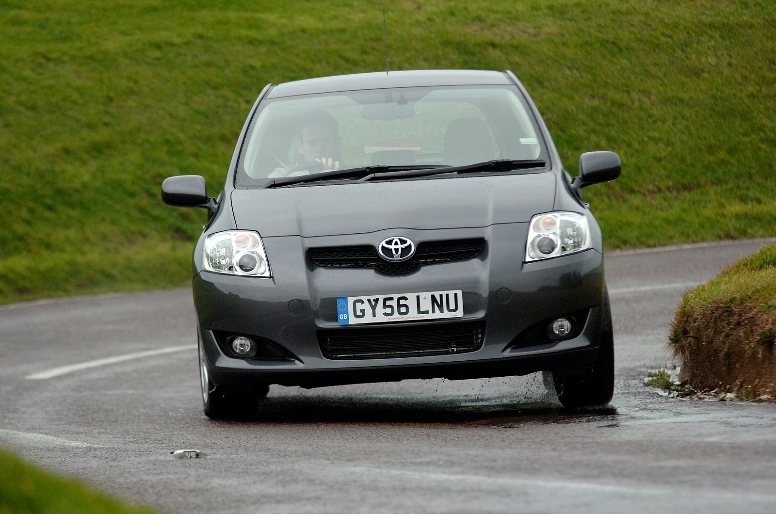 Used Toyota Auris 2007-2012 review