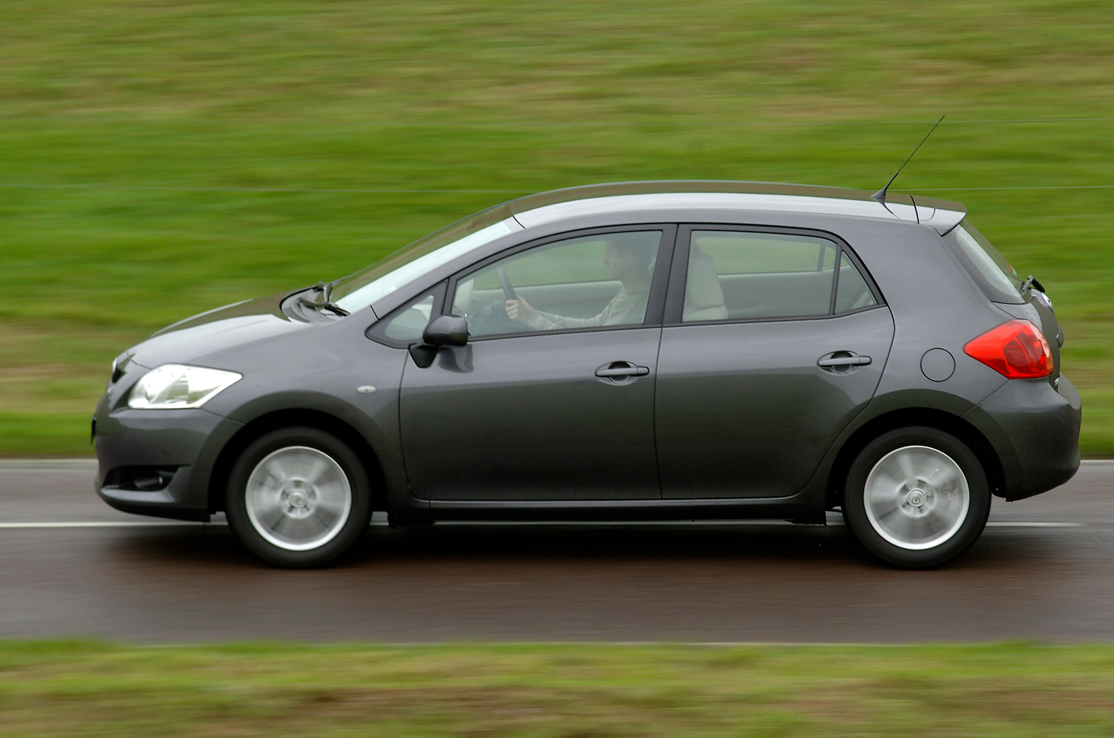 2007 Auris. The new Toyota.