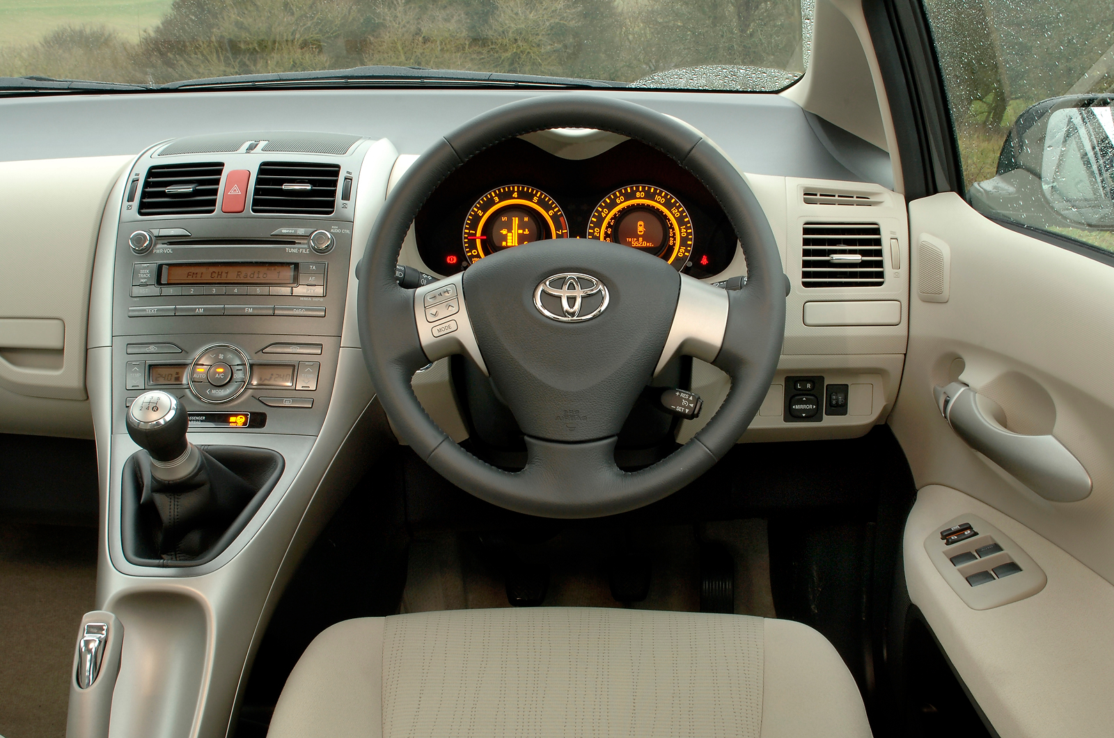 Toyota Auris 2007-2012 interior | Autocar