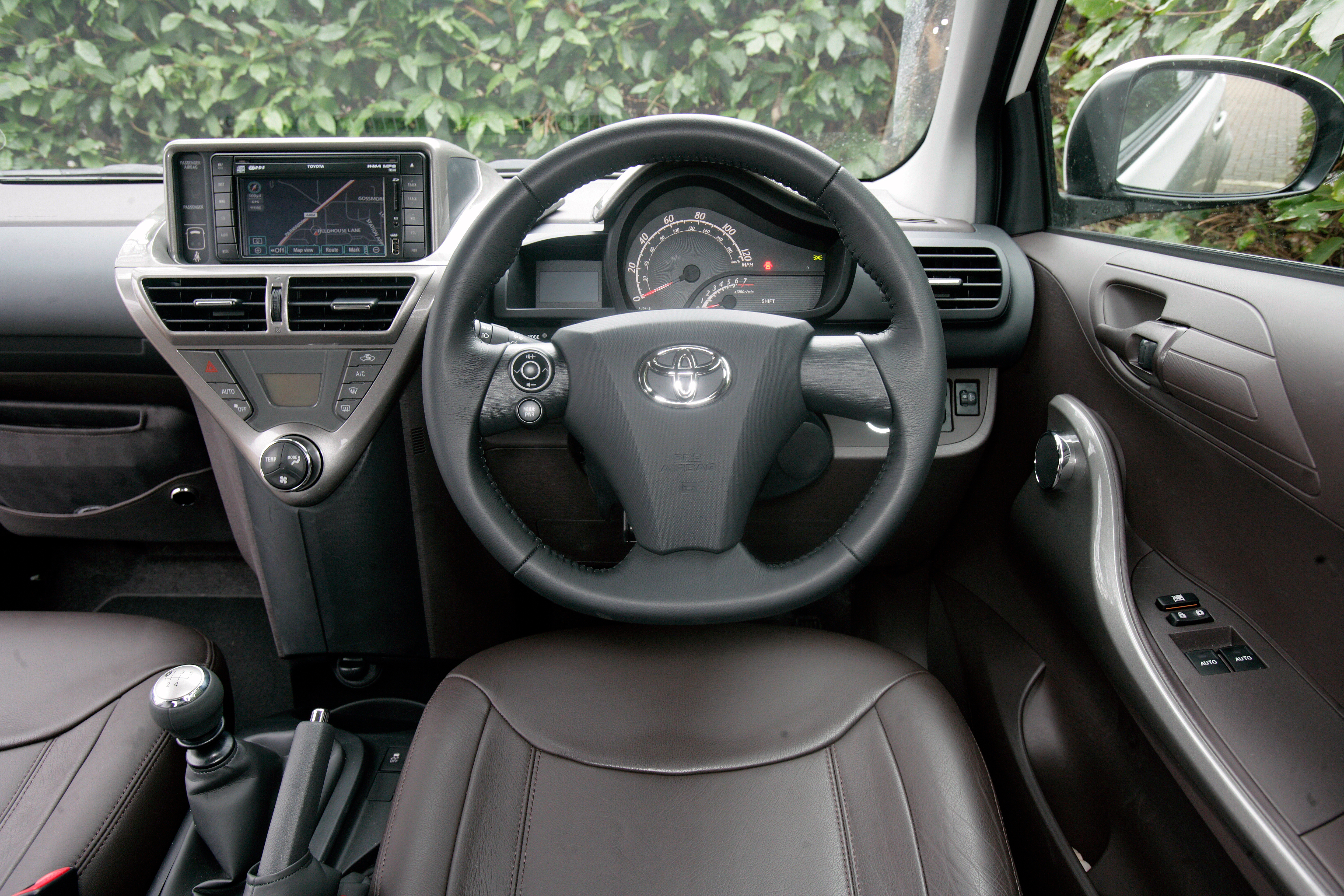 Toyota iQ dashboard