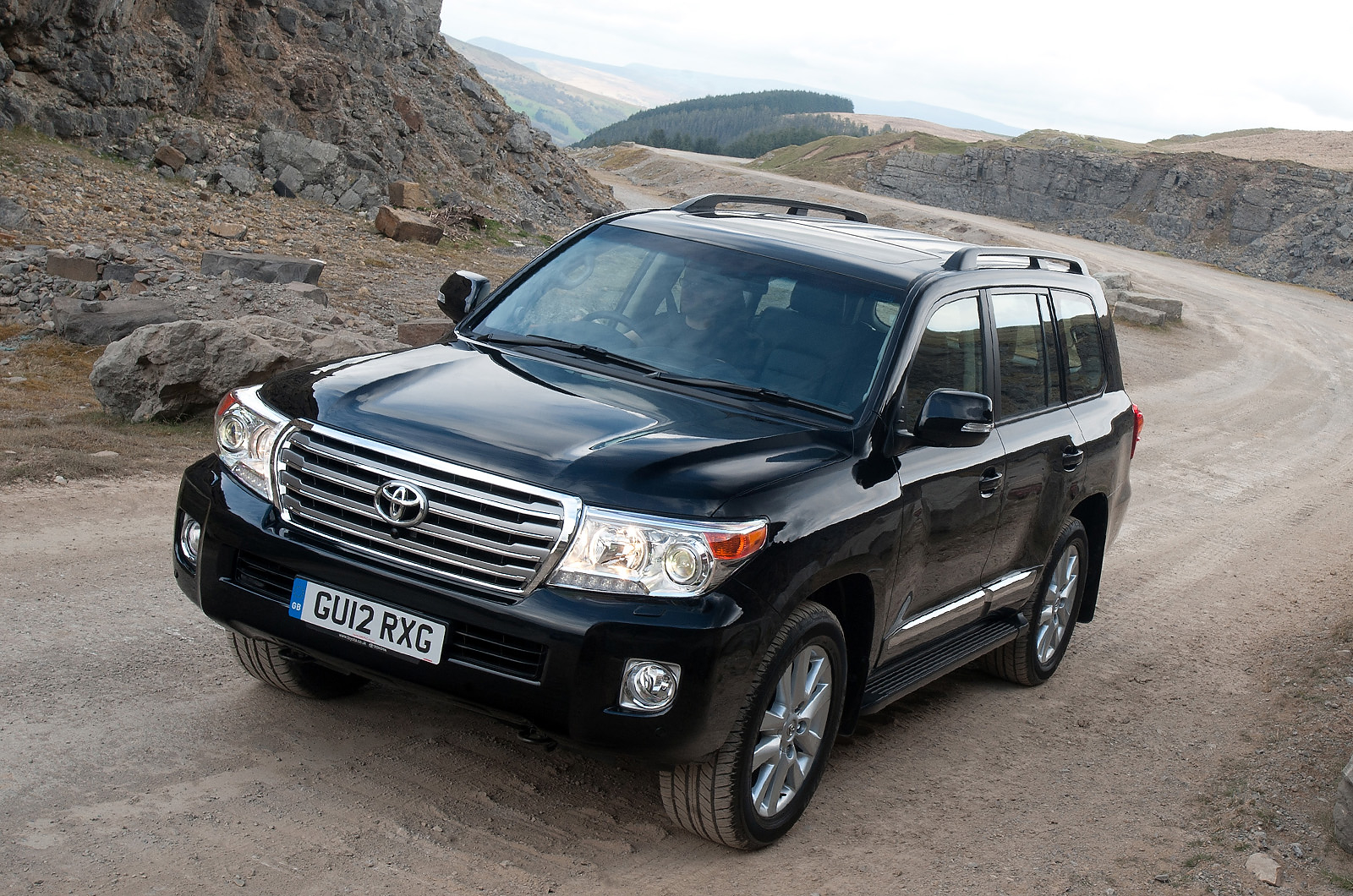 3 star Toyota Land Cruiser V8