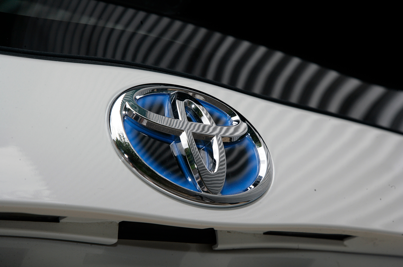 Toyota hybrid badging