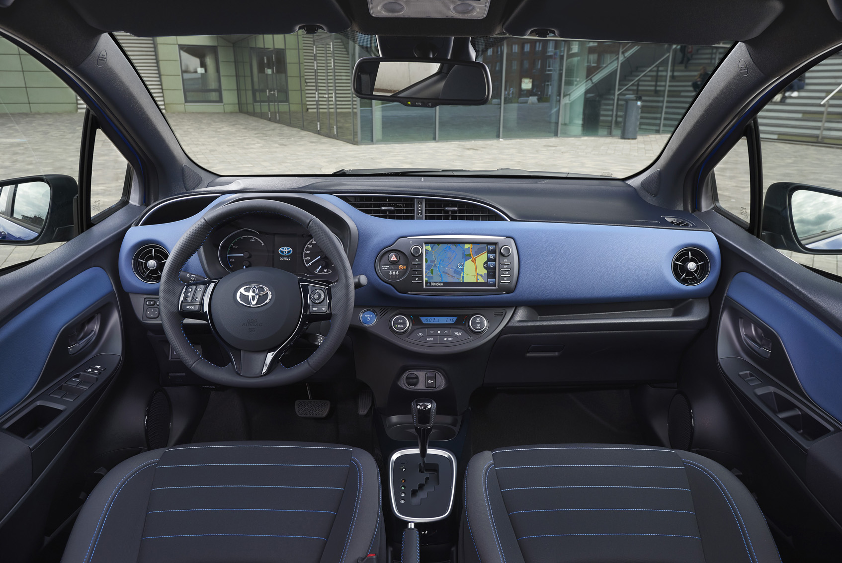 Toyota Yaris Hybrid dashboard