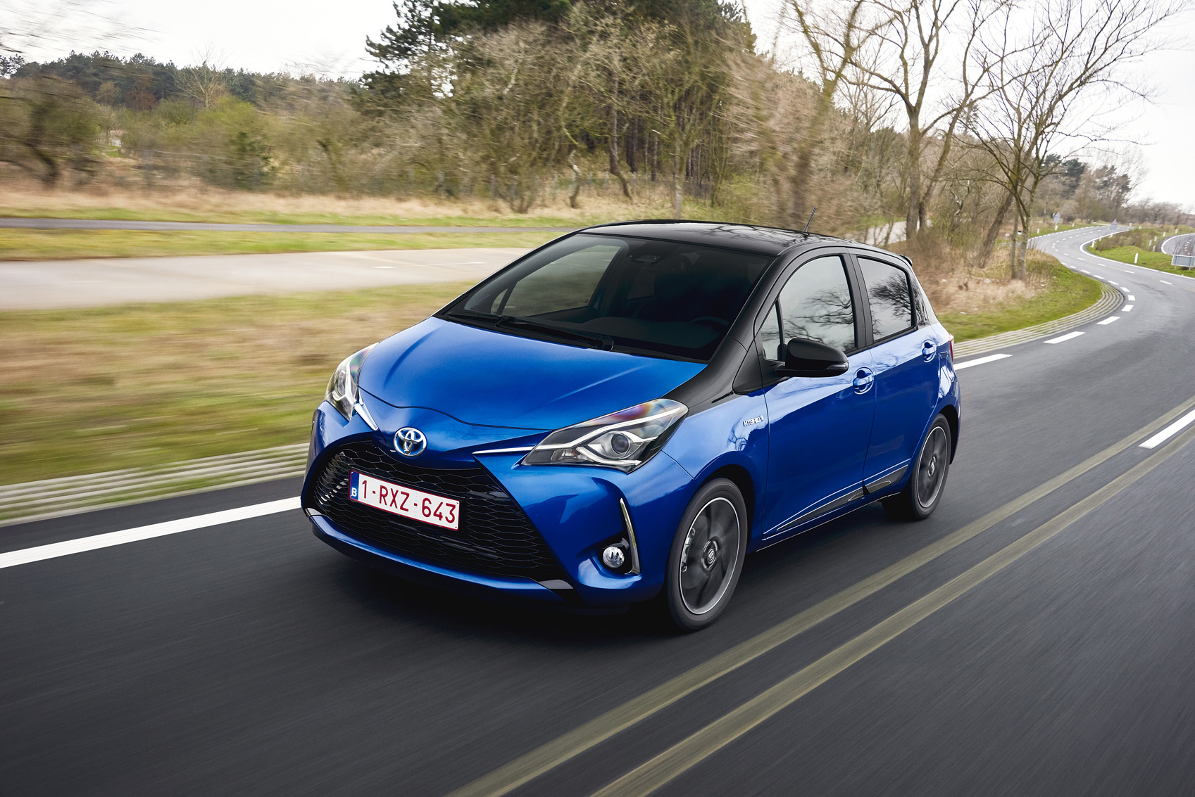 Toyota Yaris Hybrid front profile