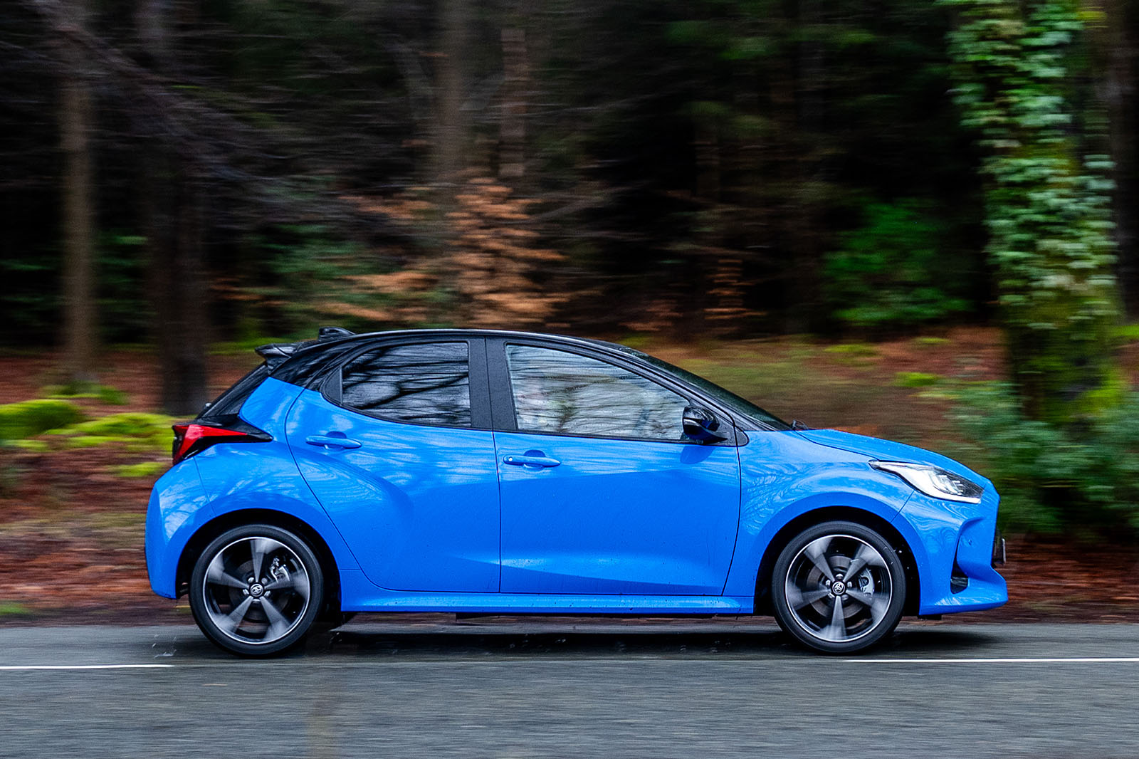 toyota yaris review 2024 02 panning side