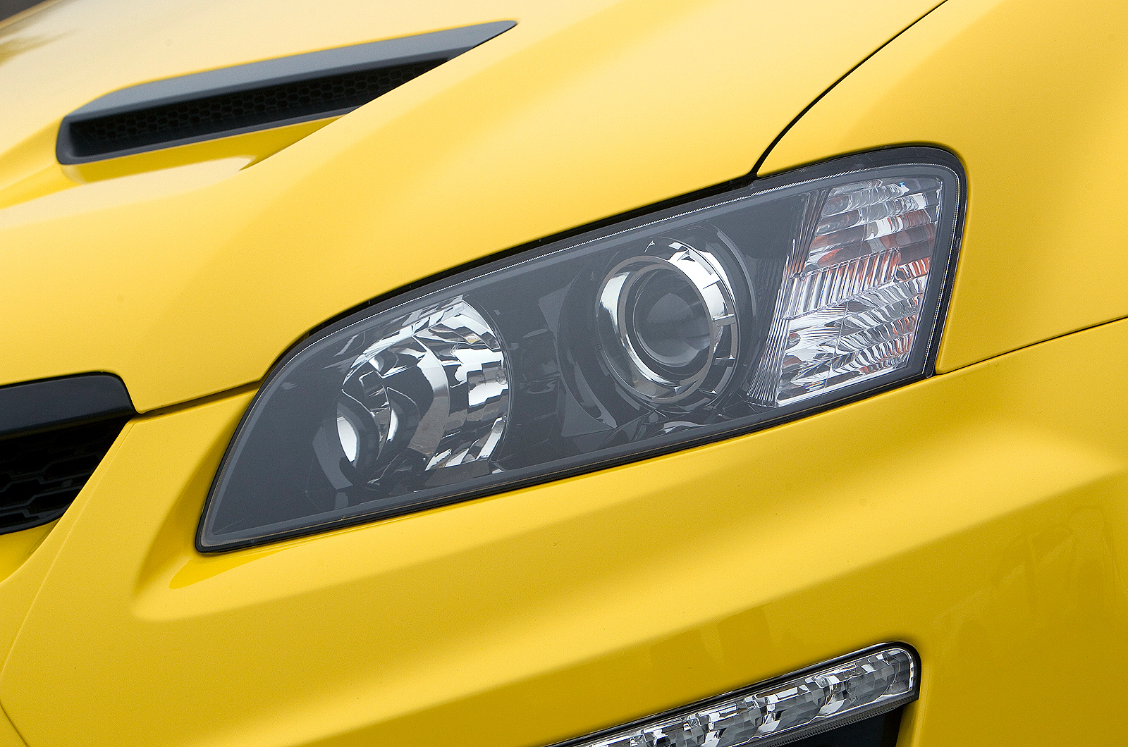 Vauxhall VXR8 Maloo headlight