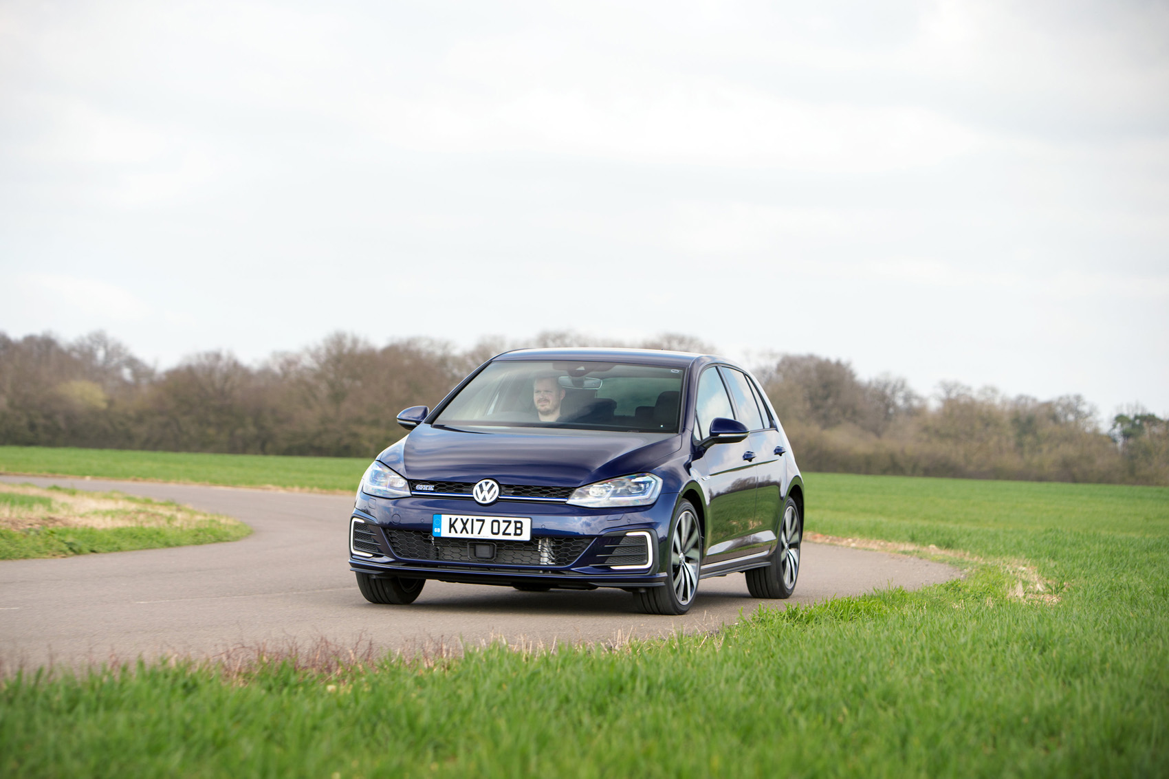 Volkswagen Golf GTE cornering