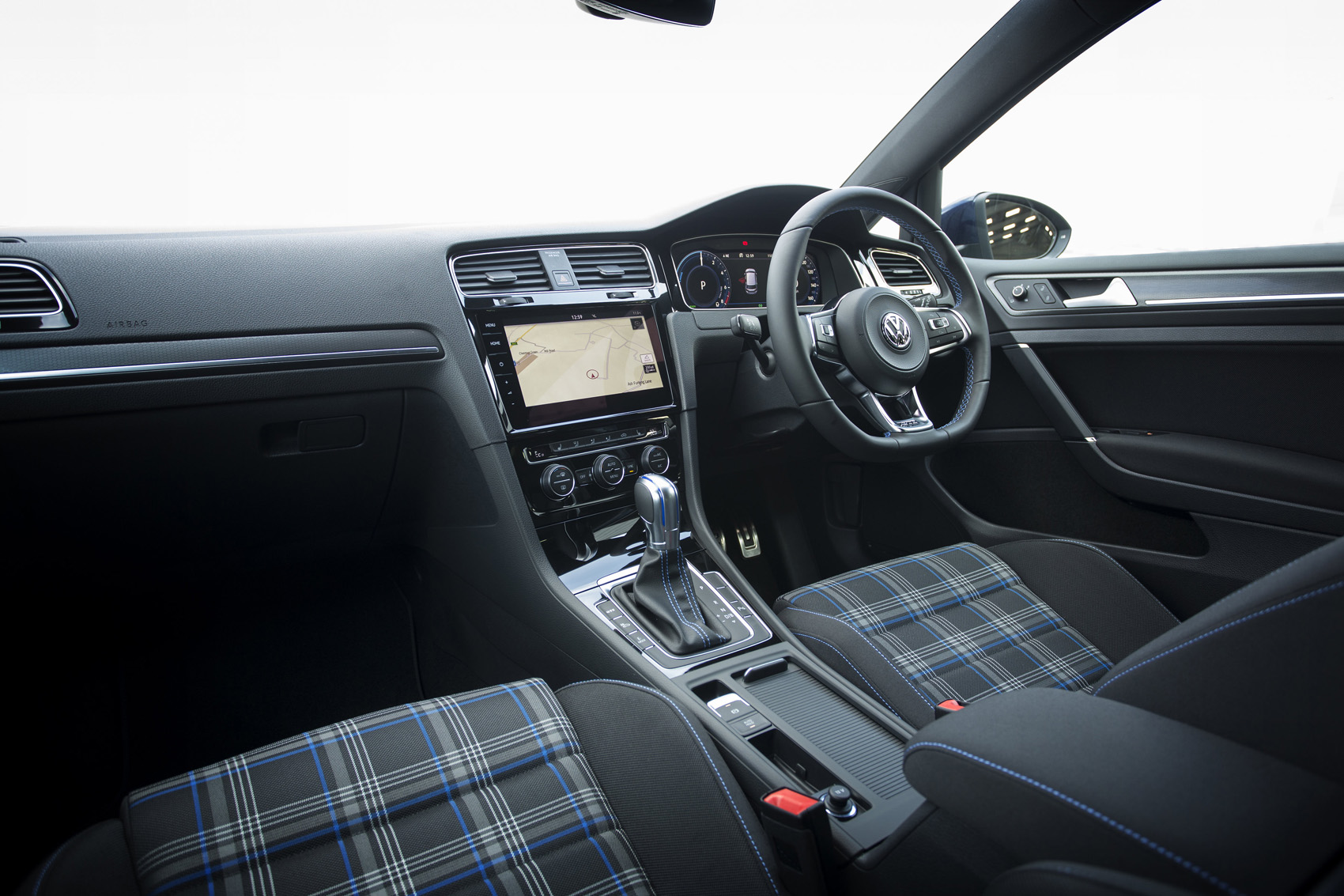 Volkswagen Golf GTE interior