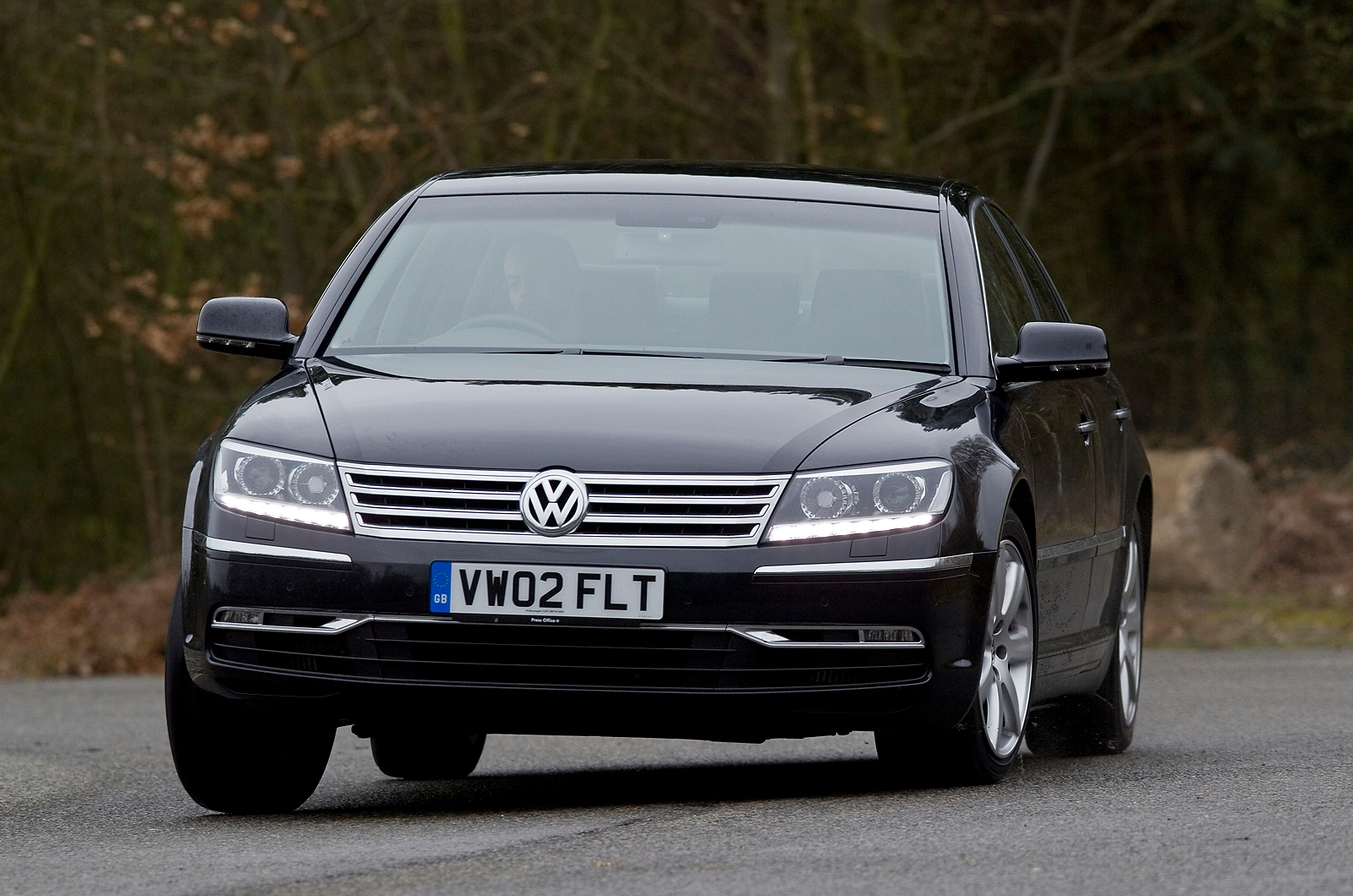 Volkswagen Phaeton cornering