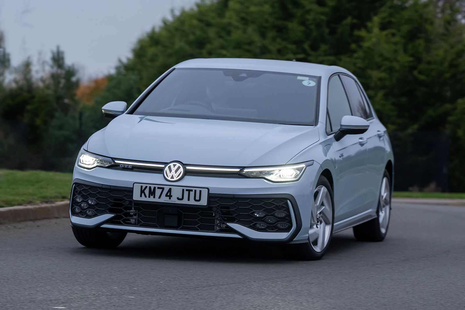 Volkswagen Golf GTE Authentic Roads