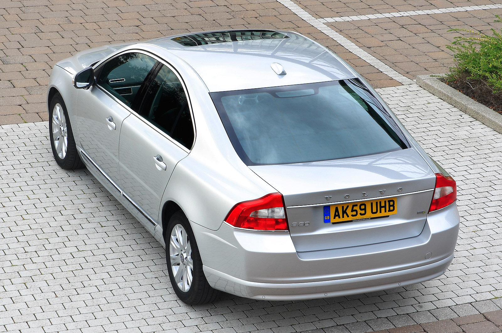 Volvo S80 rear