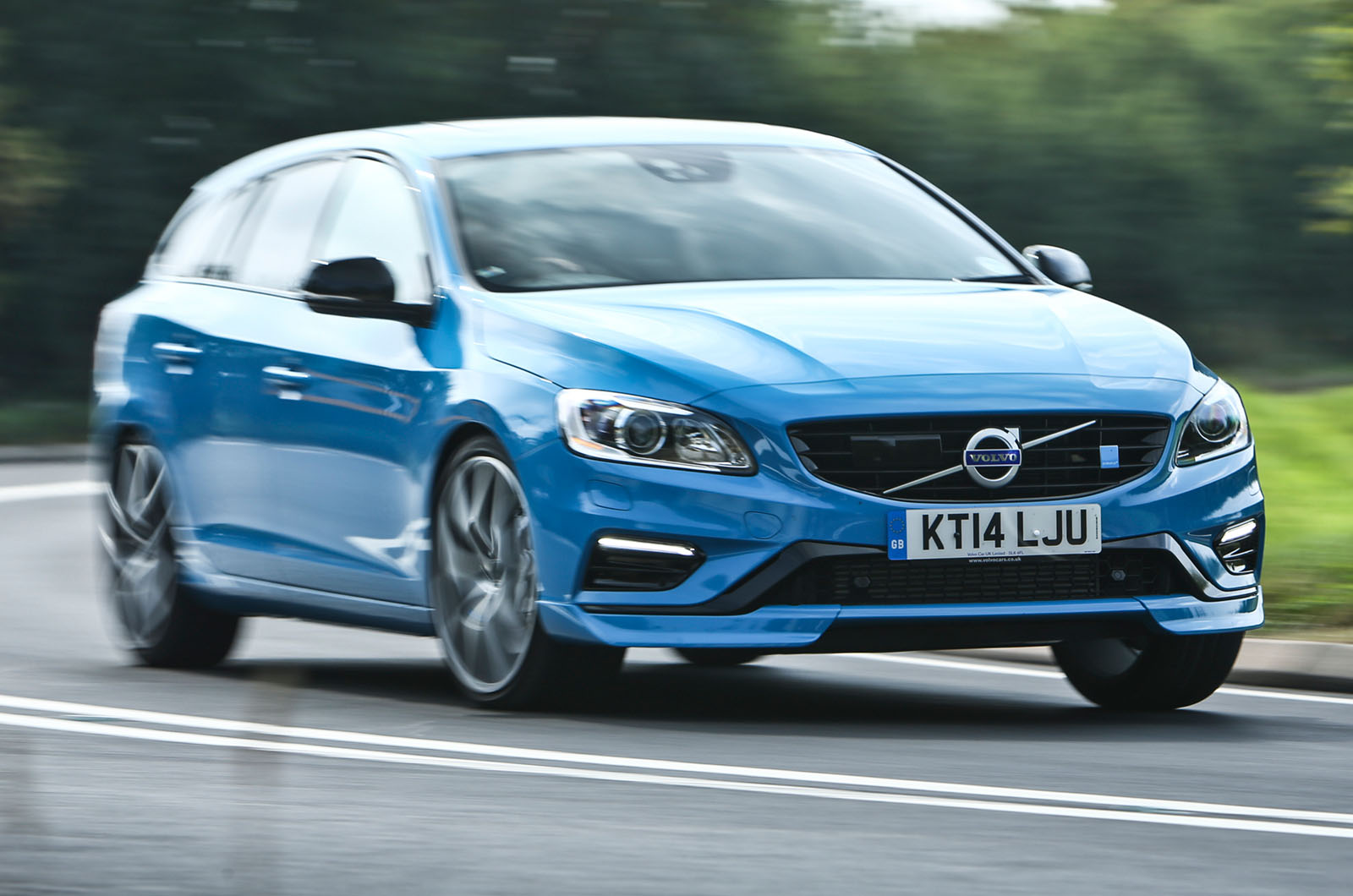 Volvo V60 Polestar cornering