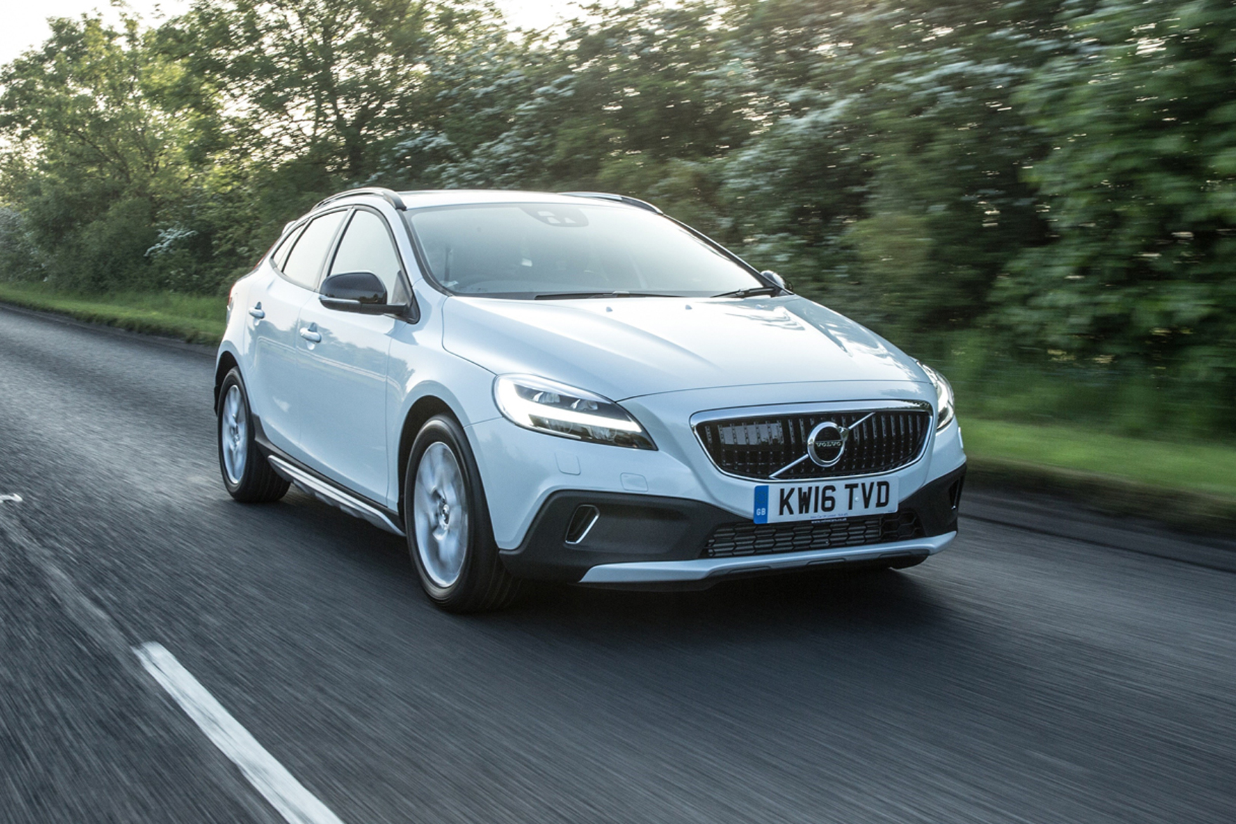 bjerg oversøisk underordnet Volvo V40 Cross Country 2013-2019 Review (2023) | Autocar