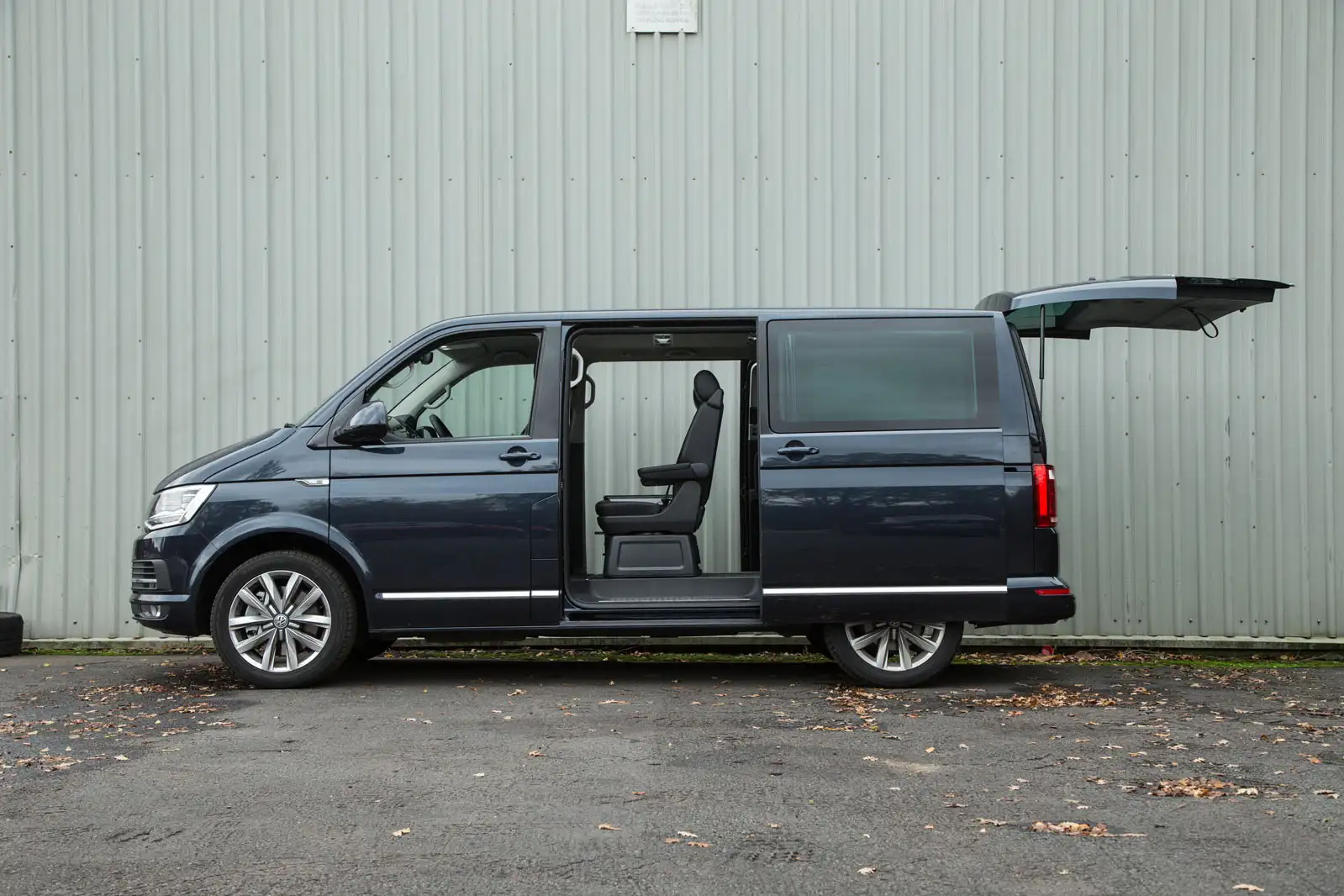 vw caravelle minivan