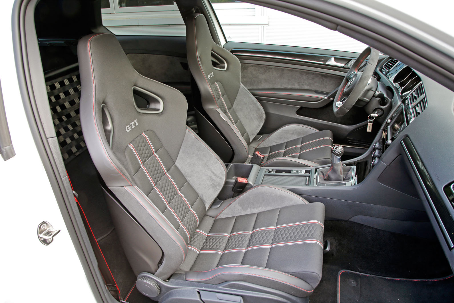 Volkswagen Golf GTI Clubsport S interior
