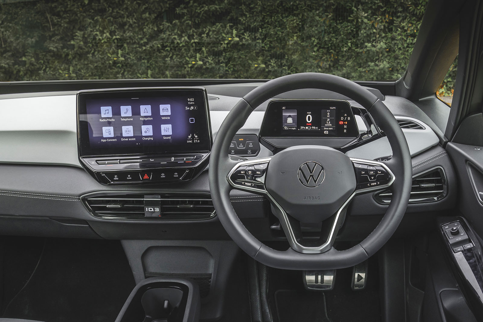 vw id3 review 2023 06 dash